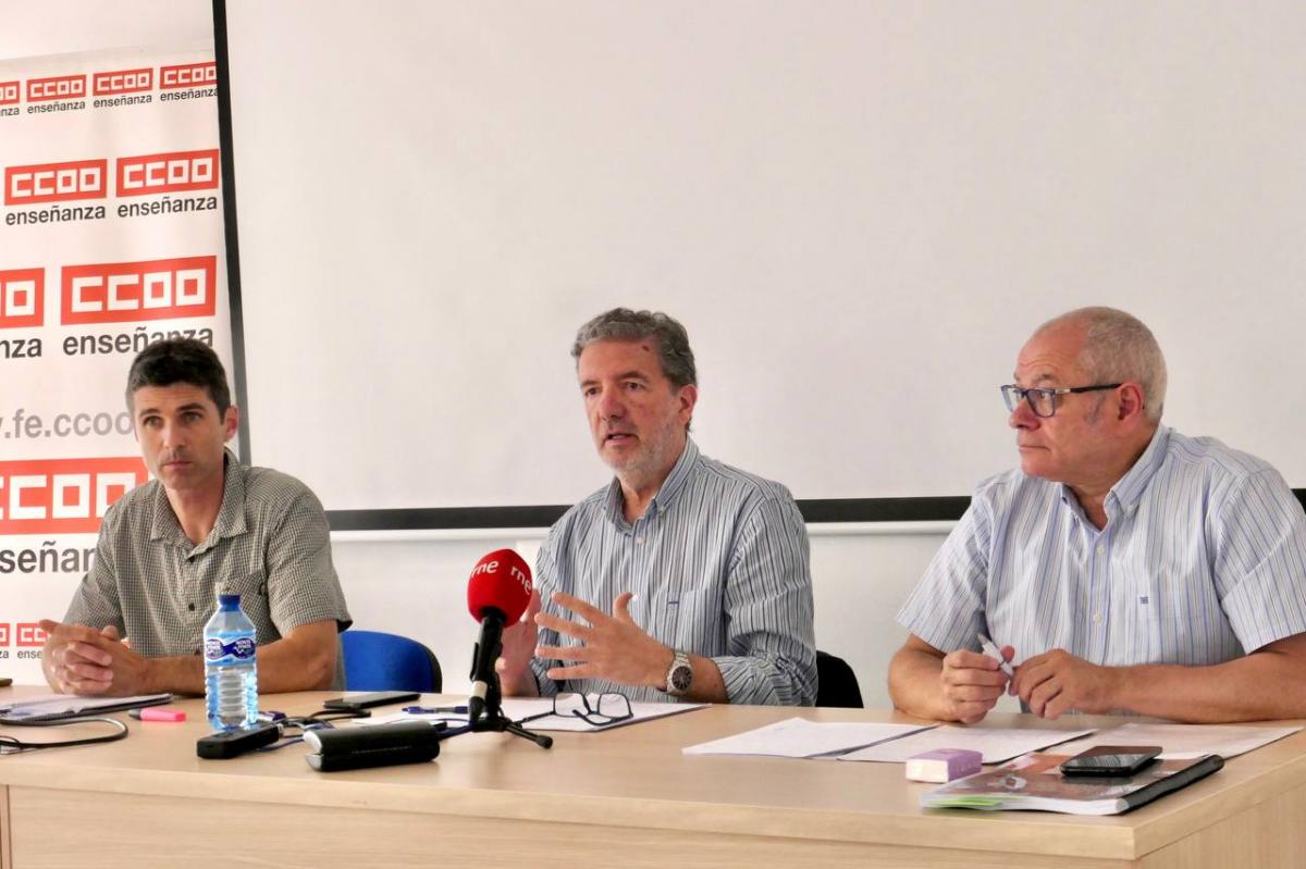 Imagen de la rueda de prensa, en la que participaron Rodrigo Plaza, Francisco Garca y Pedro Bada (izq. a dcha.) de FECCOO